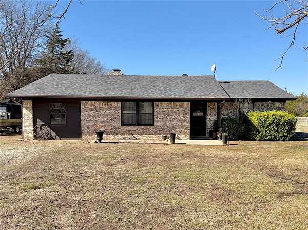 5.15 Acres of Residential Land with Home for Sale in Sumner, Texas