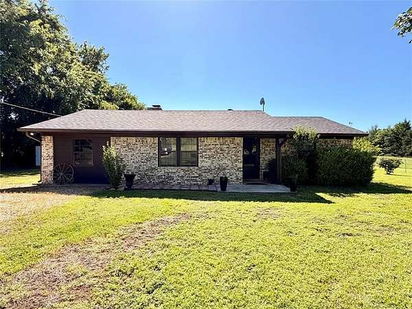 5.15 Acres of Land with Home for Sale in Sumner, Texas