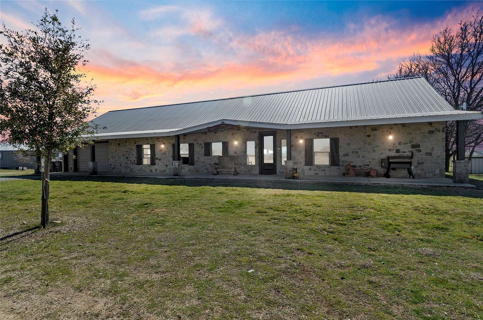 33 Acres of Land with Home for Sale in Decatur, Texas
