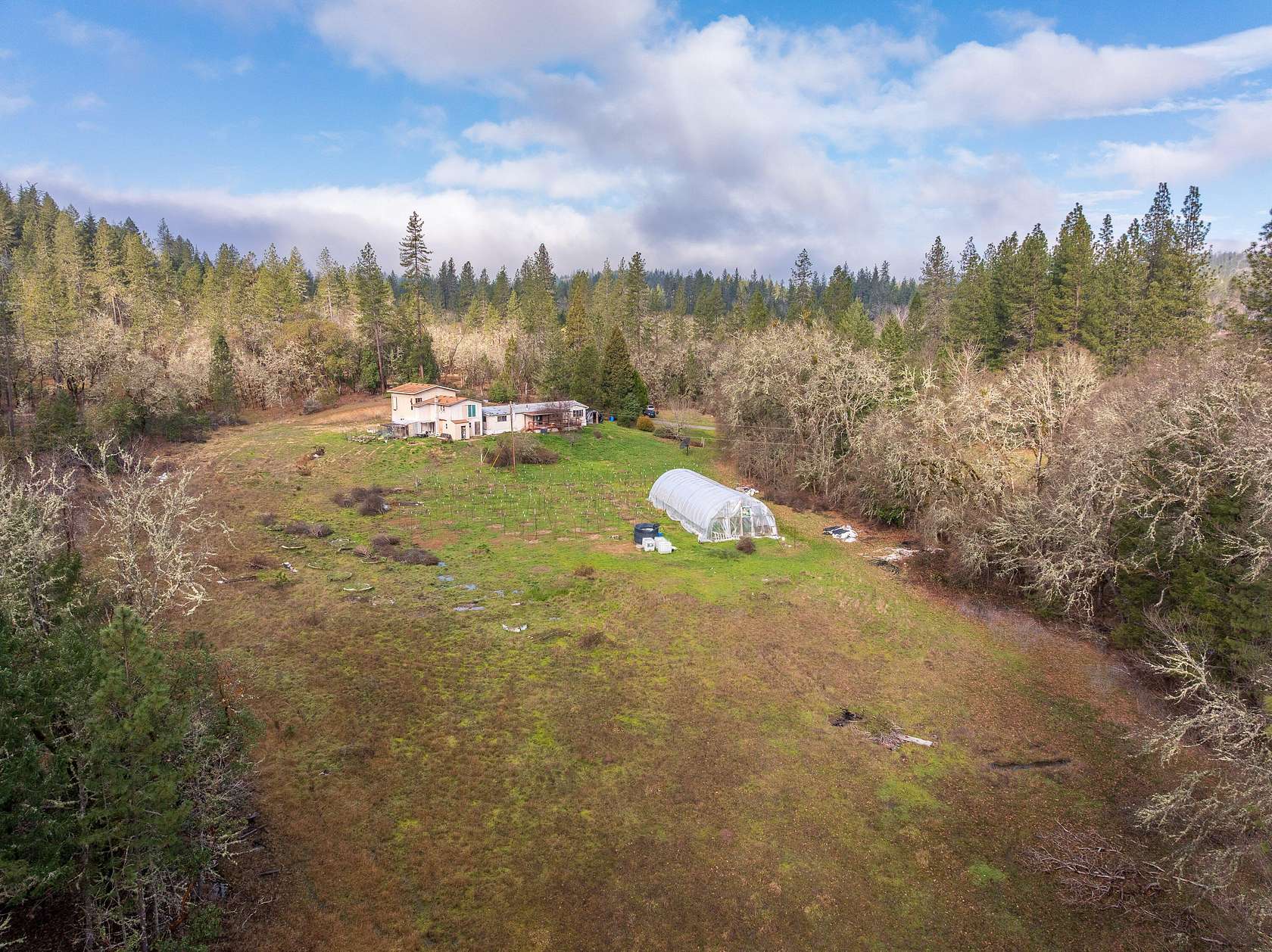 10.6 Acres of Land with Home for Sale in Grants Pass, Oregon
