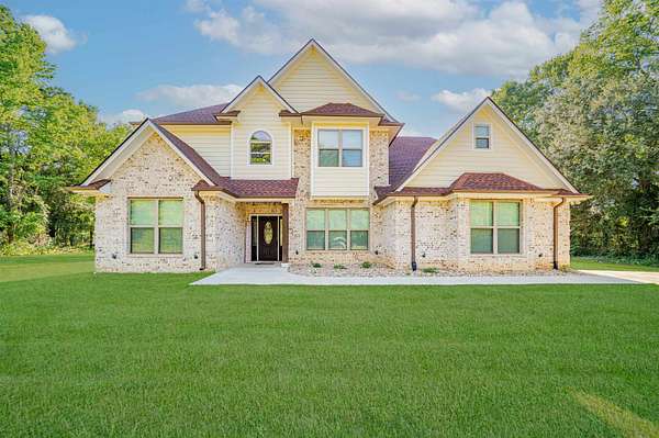 2.15 Acres of Residential Land with Home for Sale in Longview, Texas