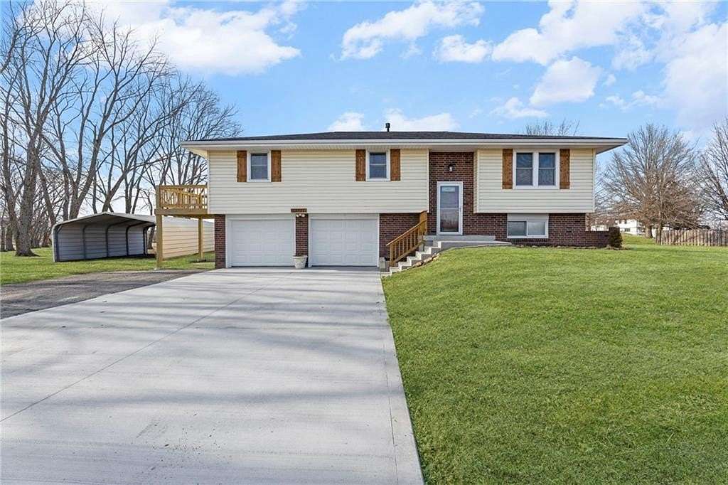 1.7 Acres of Land with Home for Sale in Tonganoxie, Kansas