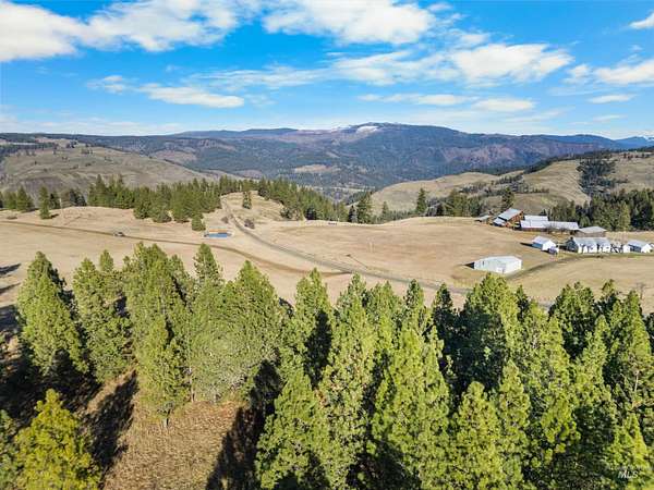 581 Acres of Land with Home for Sale in Kooskia, Idaho