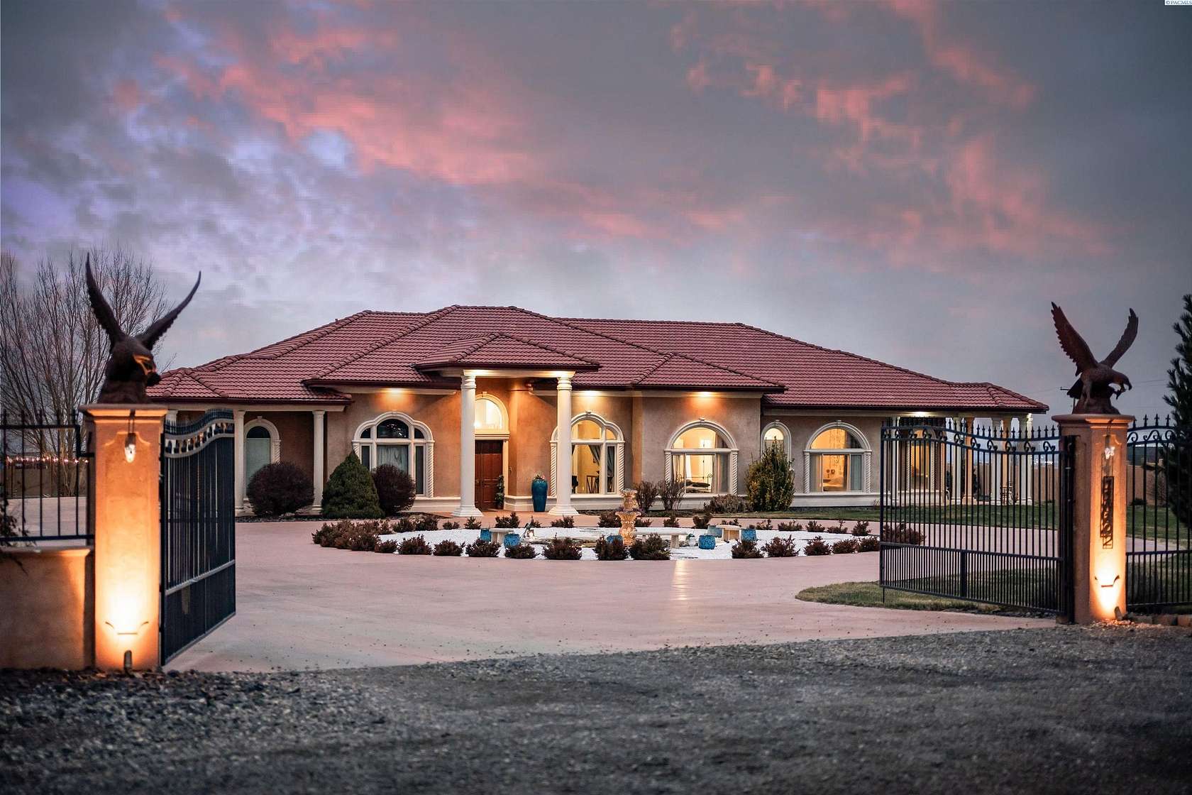 2.7 Acres of Land with Home for Sale in Kennewick, Washington