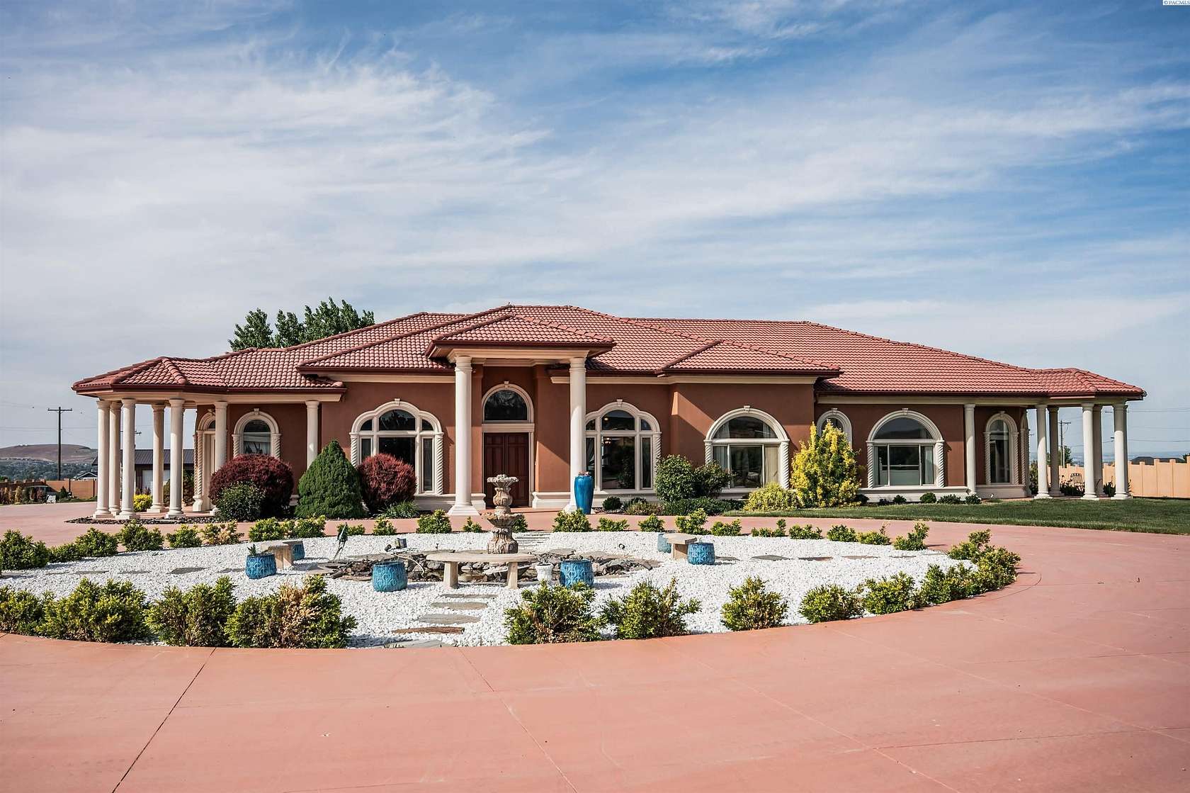 2.7 Acres of Land with Home for Sale in Kennewick, Washington