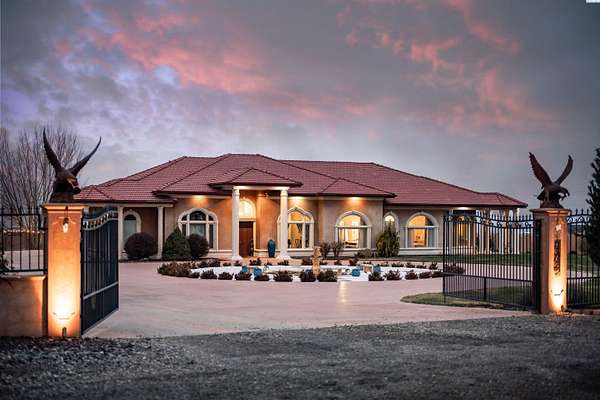 2.7 Acres of Land with Home for Sale in Kennewick, Washington