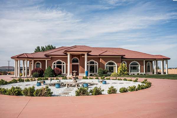 2.7 Acres of Land with Home for Sale in Kennewick, Washington