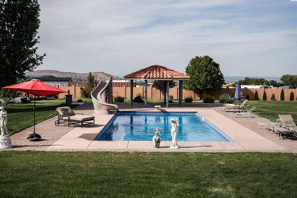 2.7 Acres of Land with Home for Sale in Kennewick, Washington