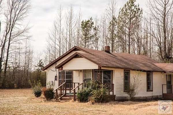 4 Acres of Residential Land with Home for Sale in Hooks, Texas