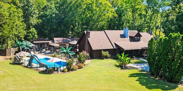 2.9 Acres of Residential Land with Home for Sale in Clarksville, Tennessee