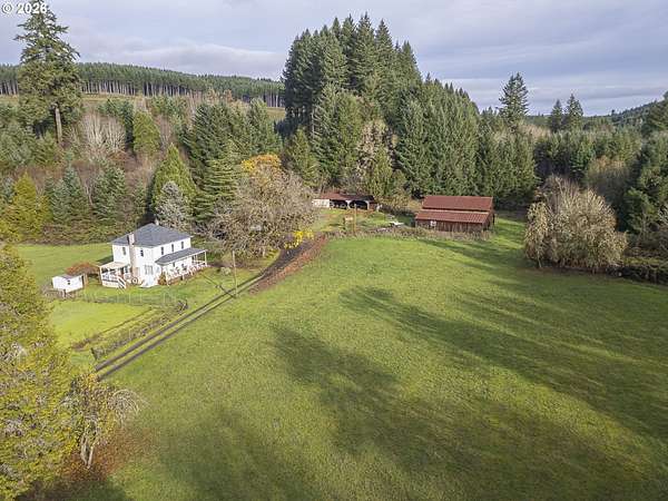 10.9 Acres of Land with Home for Sale in Monmouth, Oregon