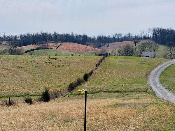 18 Acres of Land for Sale in Westmoreland, Tennessee