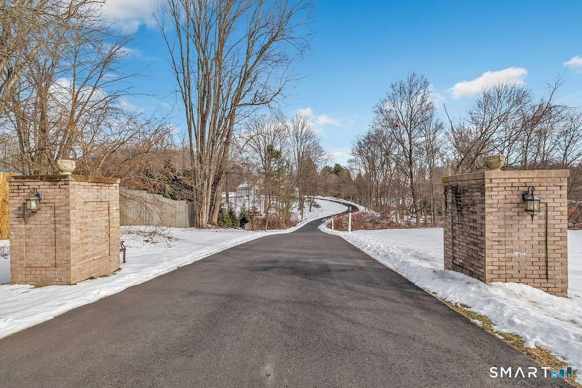 2.63 Acres of Residential Land with Home for Sale in Woodbridge, Connecticut