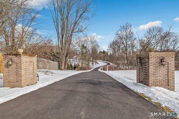 2.63 Acres of Residential Land with Home for Sale in Woodbridge, Connecticut