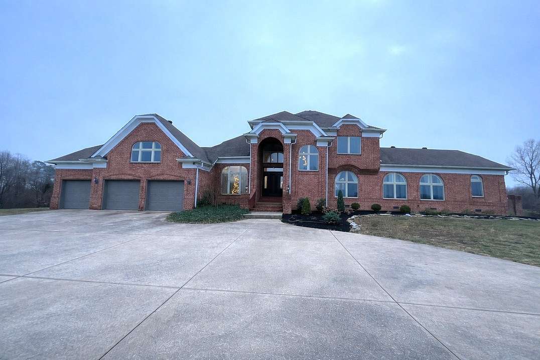 9.25 Acres of Residential Land with Home for Sale in Bethpage, Tennessee