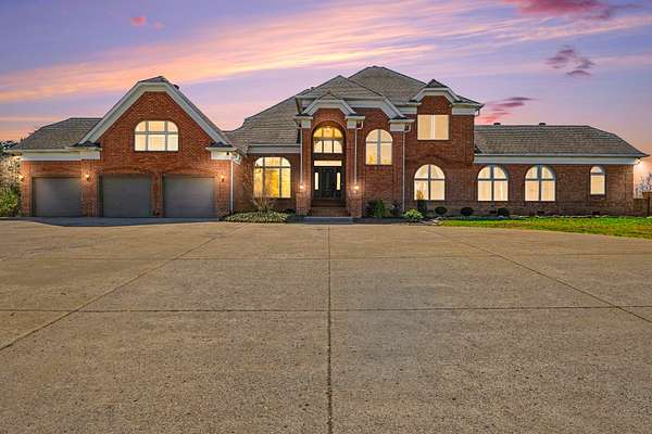 9.25 Acres of Land with Home for Sale in Bethpage, Tennessee