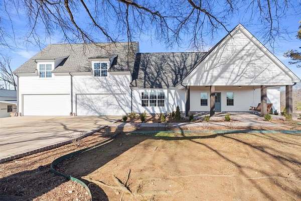 5 Acres of Residential Land with Home for Sale in Moscow, Tennessee