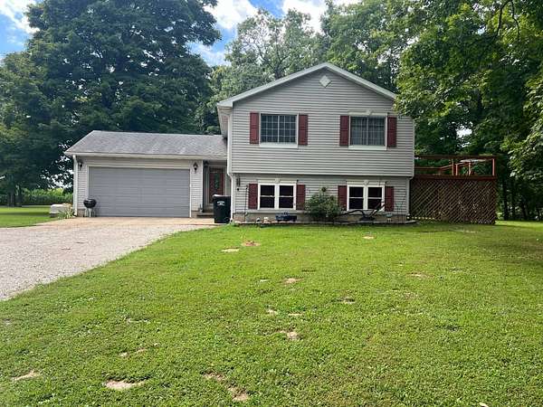 10 Acres of Residential Land with Home for Sale in Robinson, Illinois