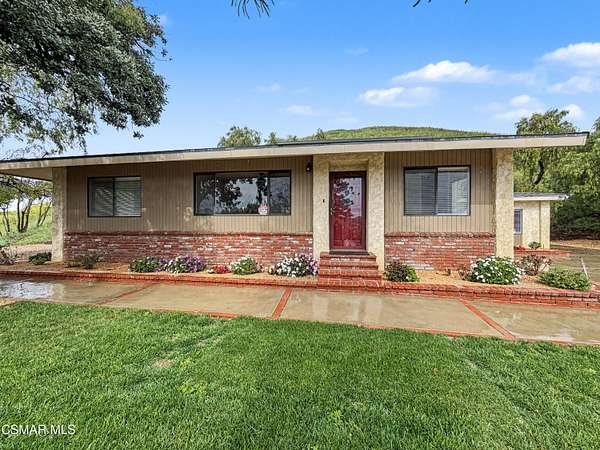 2 Acres of Residential Land with Home for Lease in Thousand Oaks, California