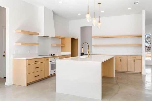 4 Acres of Residential Land with Home for Sale in Whitesboro, Texas