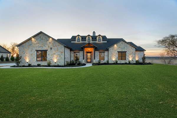 2.64 Acres of Land with Home for Sale in Farmersville, Texas