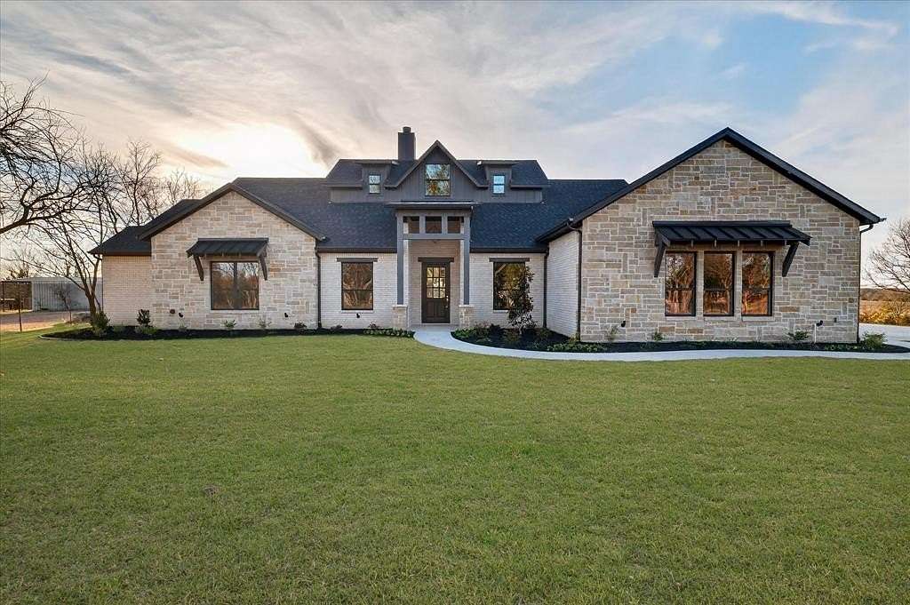 2.64 Acres of Land with Home for Sale in Farmersville, Texas