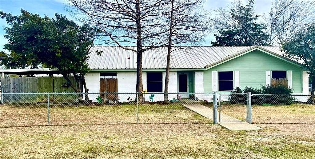 1.52 Acres of Residential Land with Home for Sale in Mart, Texas