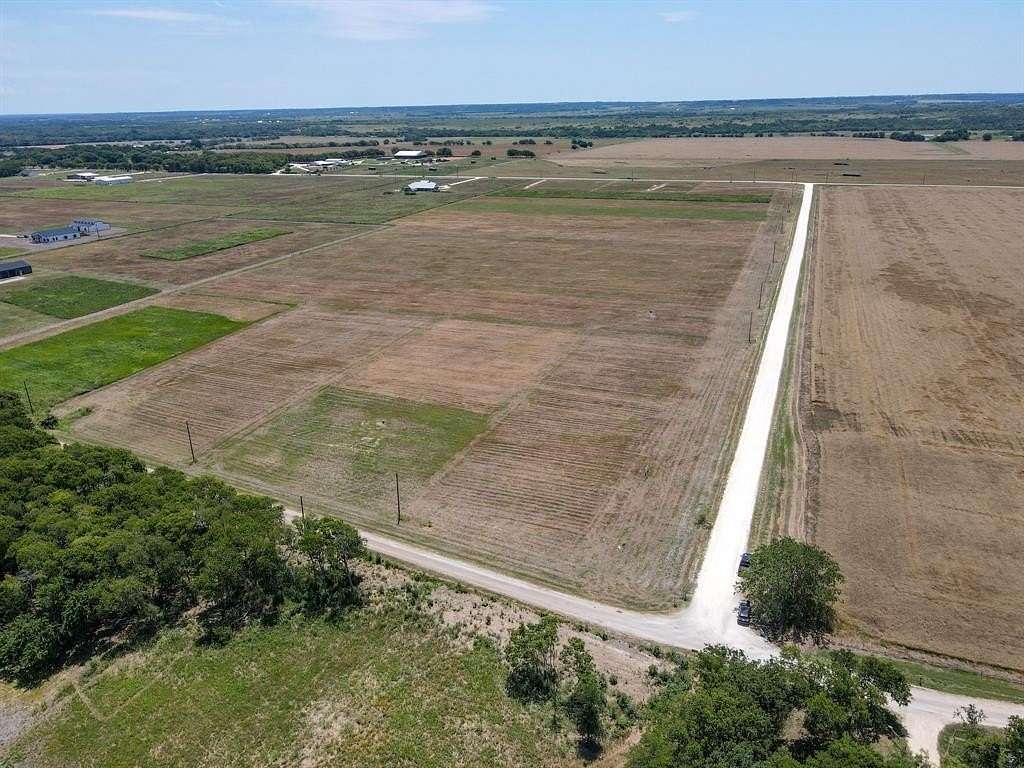 2 Acres of Land for Sale in Grandview, Texas