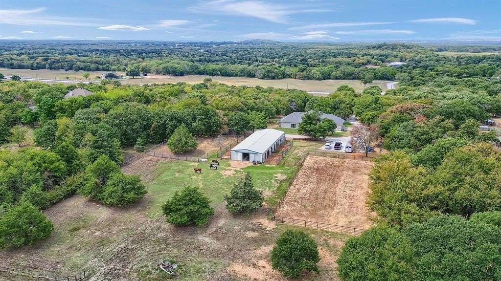 7 Acres of Land with Home for Sale in Valley View, Texas