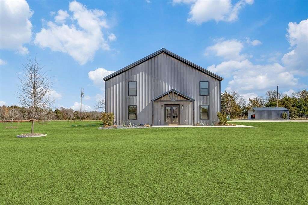 5 Acres of Residential Land with Home for Sale in Whitesboro, Texas