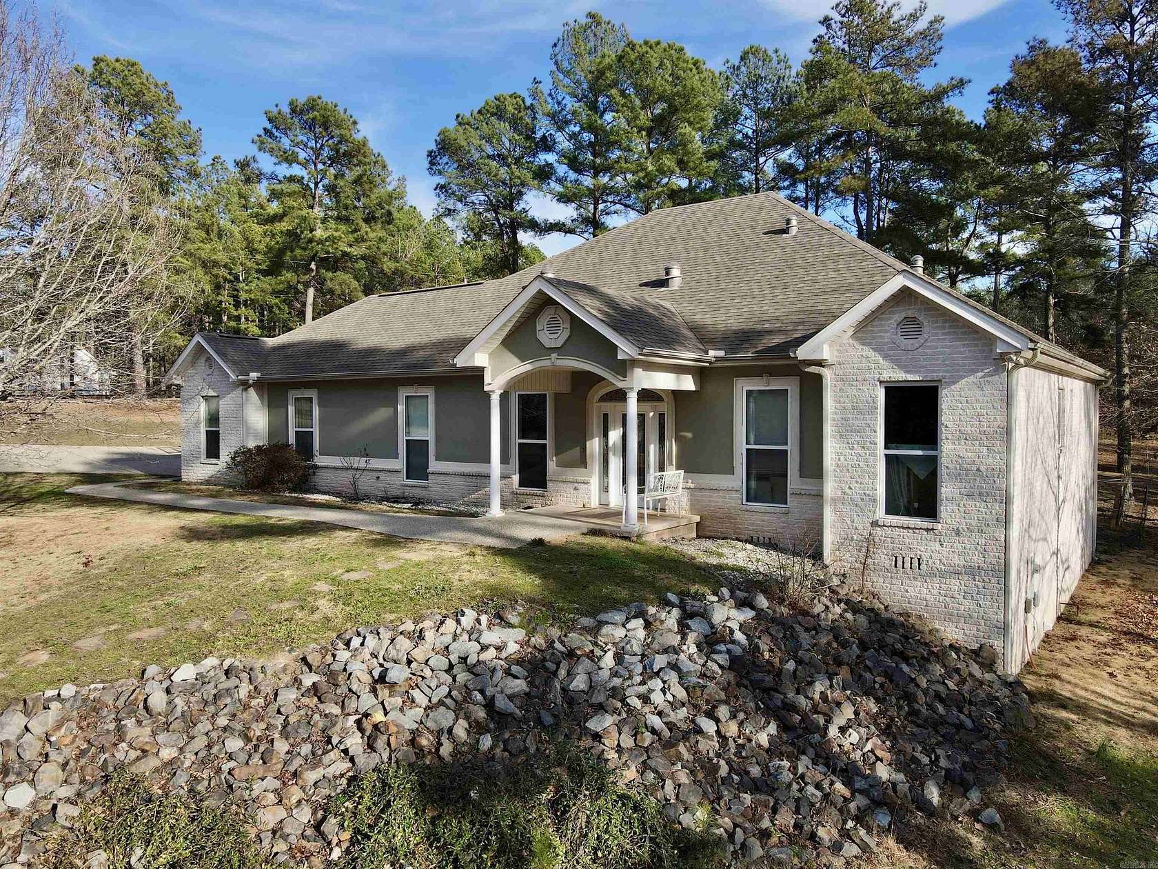 2.82 Acres of Residential Land with Home for Sale in Hot Springs, Arkansas