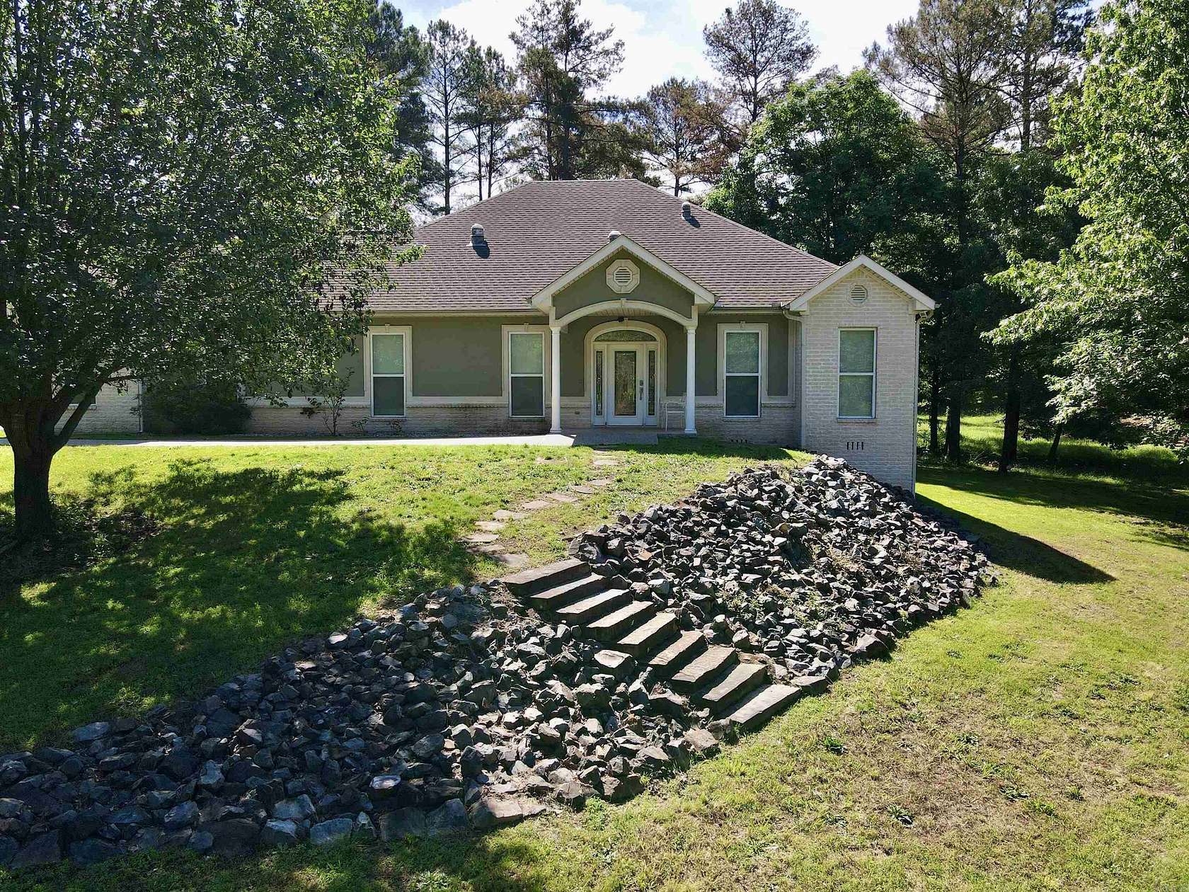 2.82 Acres of Land with Home for Sale in Hot Springs, Arkansas