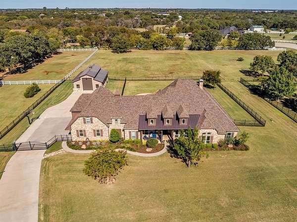 2.12 Acres of Residential Land with Home for Sale in Bartonville, Texas