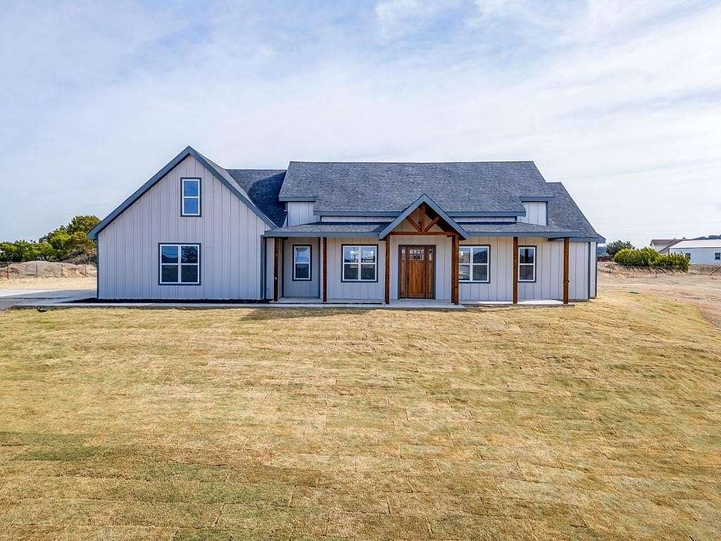 1.6 Acres of Land with Home for Sale in Glen Rose, Texas