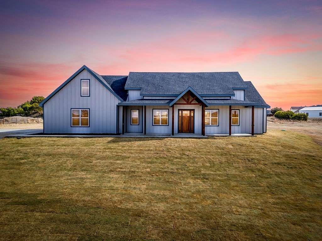 1.6 Acres of Land with Home for Sale in Glen Rose, Texas