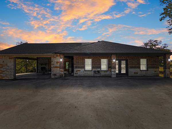 17.9 Acres of Land with Home for Sale in Kemp, Texas