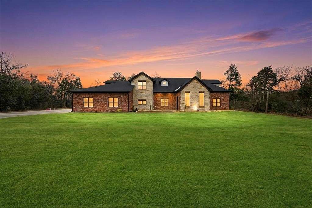 2.12 Acres of Residential Land with Home for Sale in Ovilla, Texas