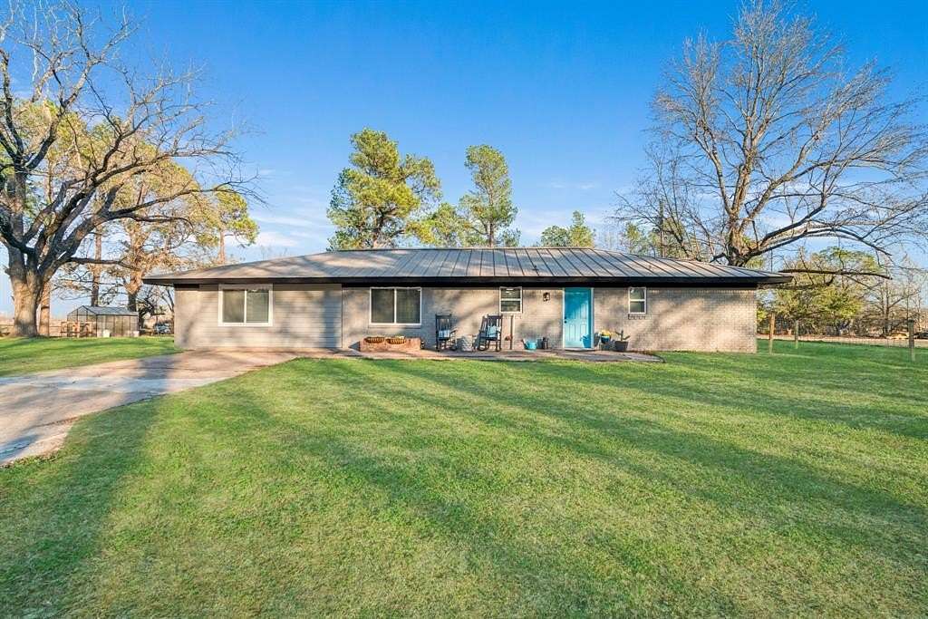 3.23 Acres of Residential Land with Home for Sale in Paris, Texas