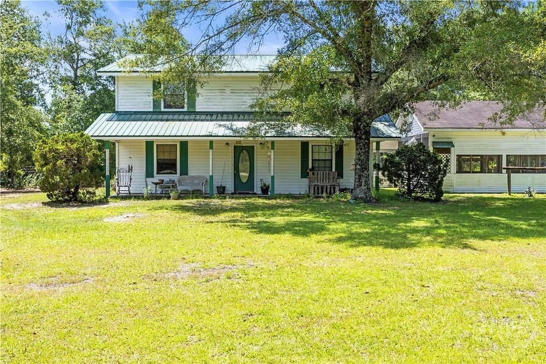 5 Acres of Residential Land with Home for Sale in Jesup, Georgia