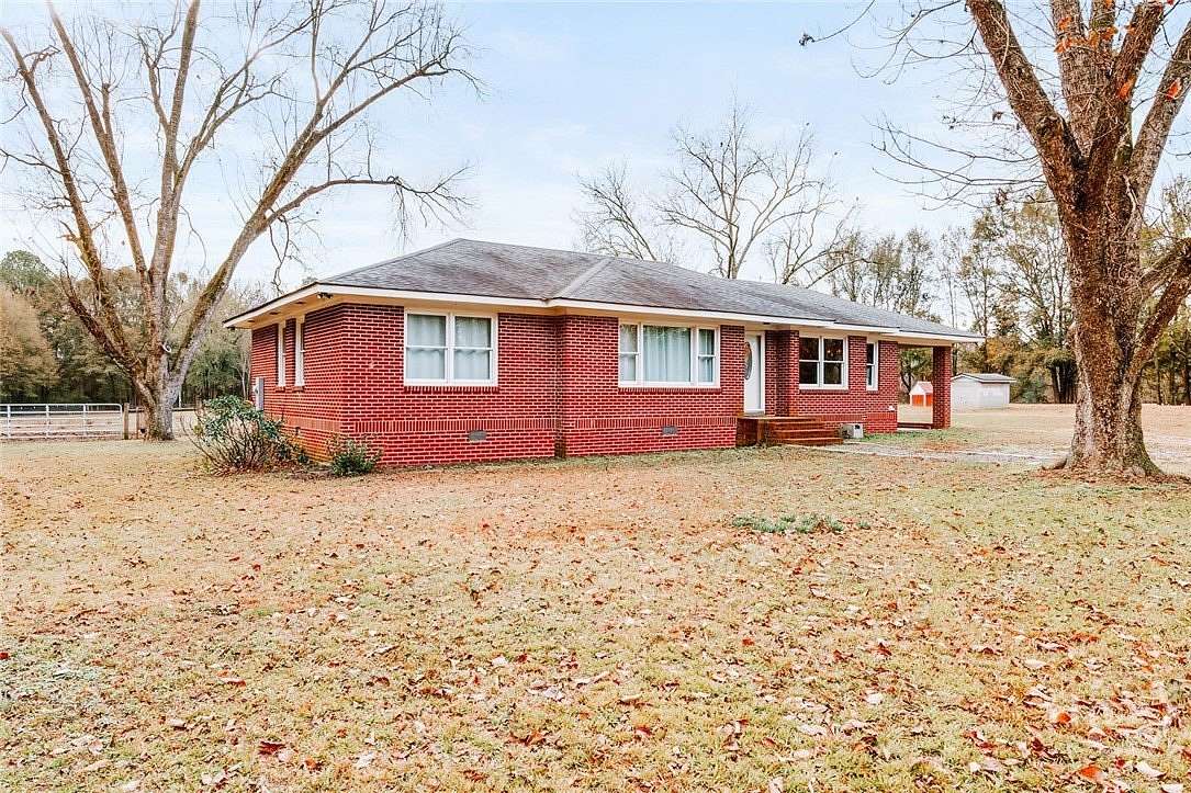 4 Acres of Residential Land with Home for Sale in Comer, Georgia