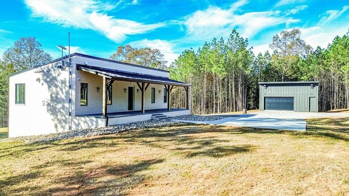 13.9 Acres of Land with Home for Sale in Lexington, Georgia