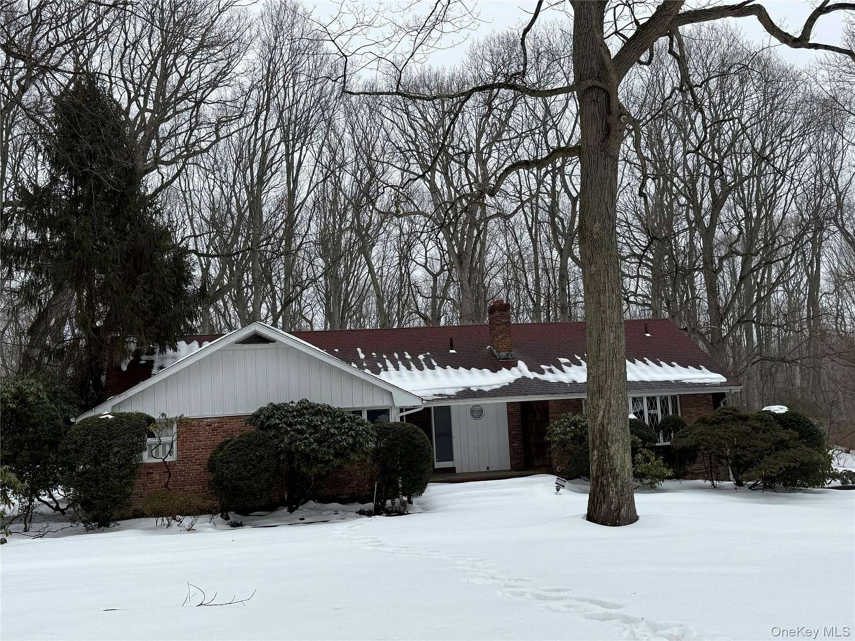 2 Acres of Residential Land with Home for Sale in Laurel Hollow, New York