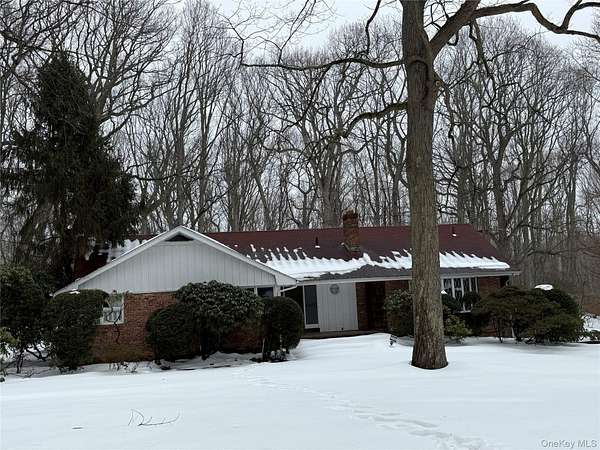 2 Acres of Residential Land with Home for Sale in Laurel Hollow, New York