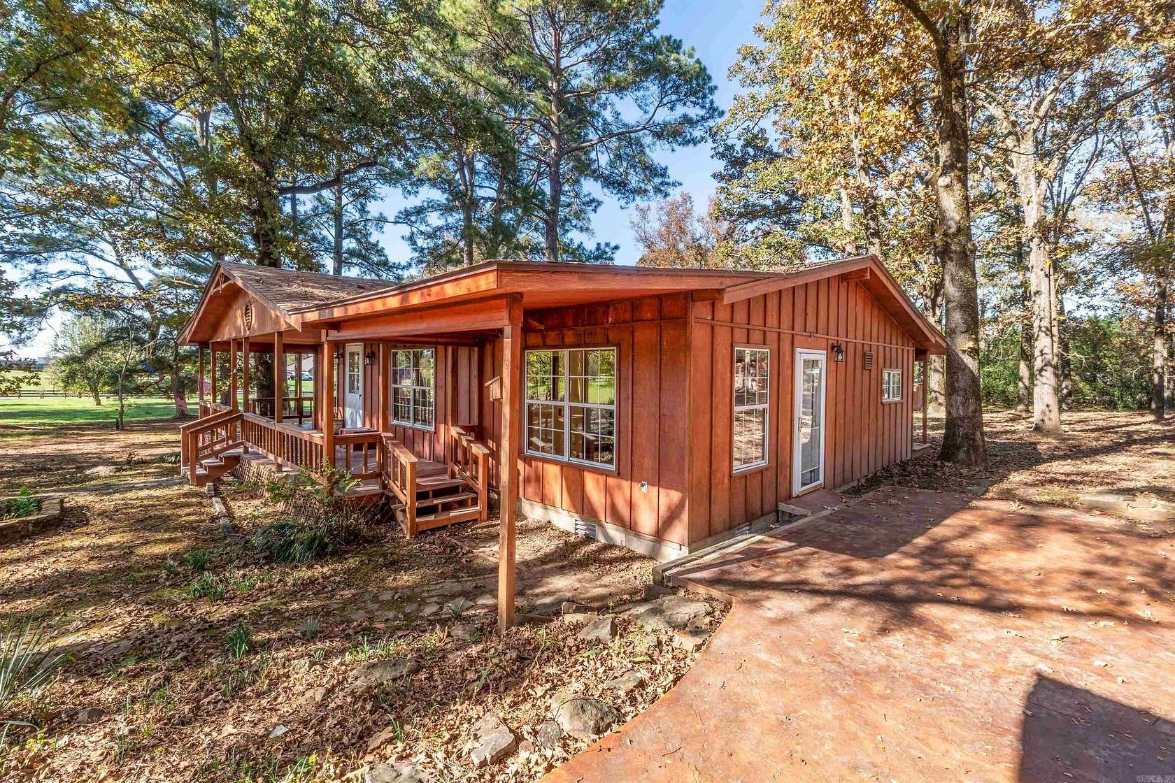 1.5 Acres of Residential Land with Home for Sale in Greenbrier, Arkansas