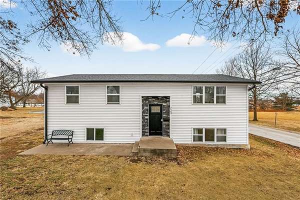 2.23 Acres of Residential Land with Home for Sale in Cameron, Missouri