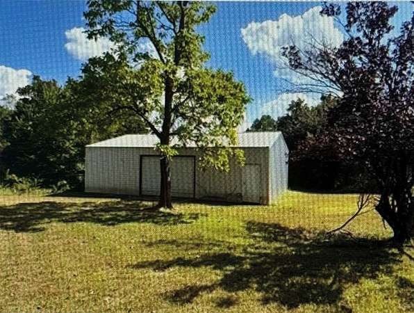 5 Acres of Residential Land with Home for Sale in Nicoma Park, Oklahoma