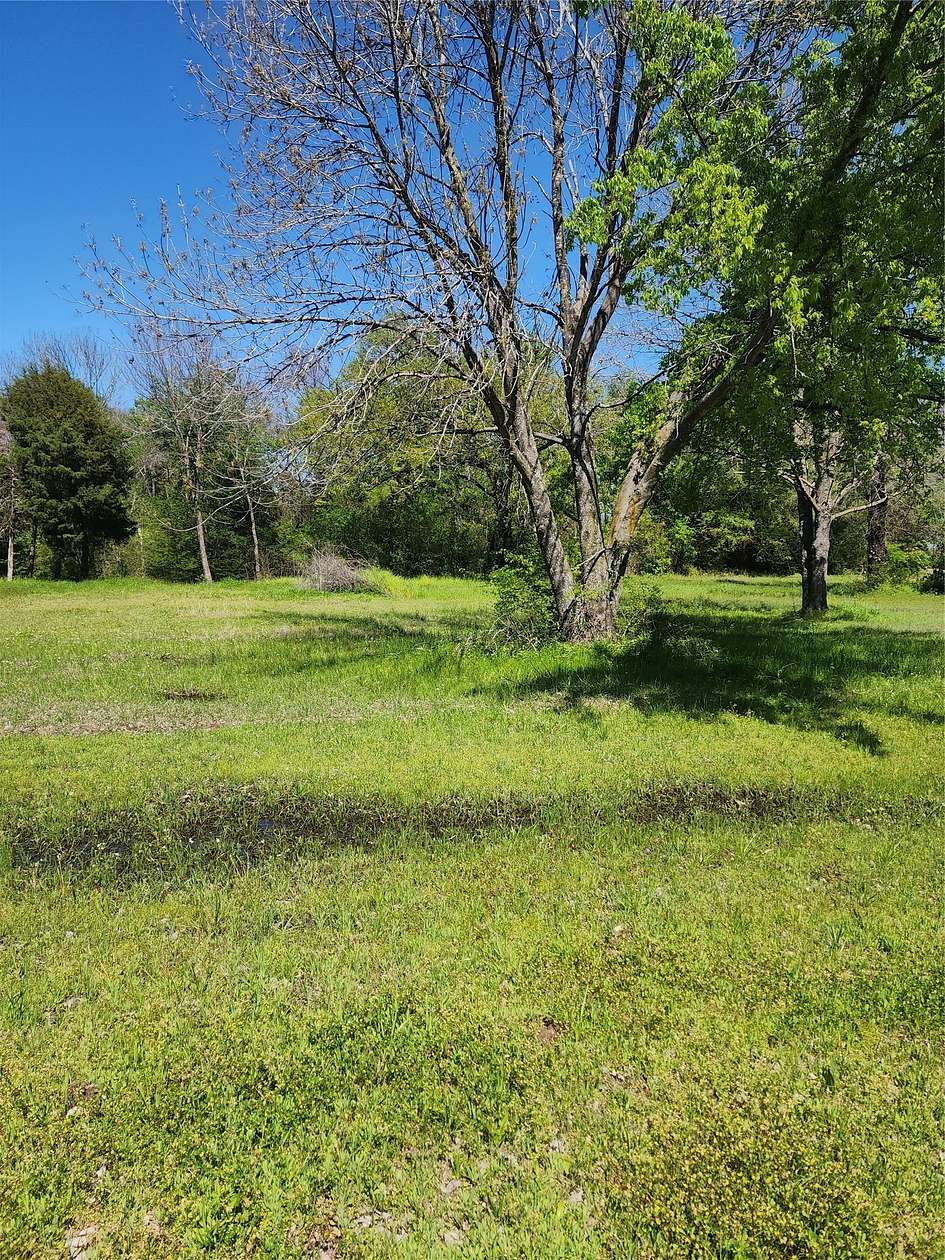 0.92 Acres of Residential Land for Sale in Mabank, Texas