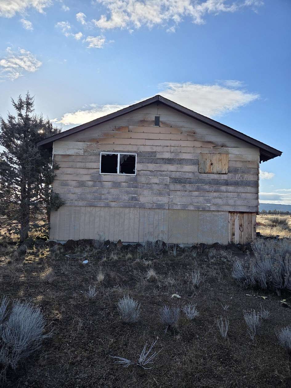 3 Acres of Residential Land with Home for Sale in Sprague River, Oregon