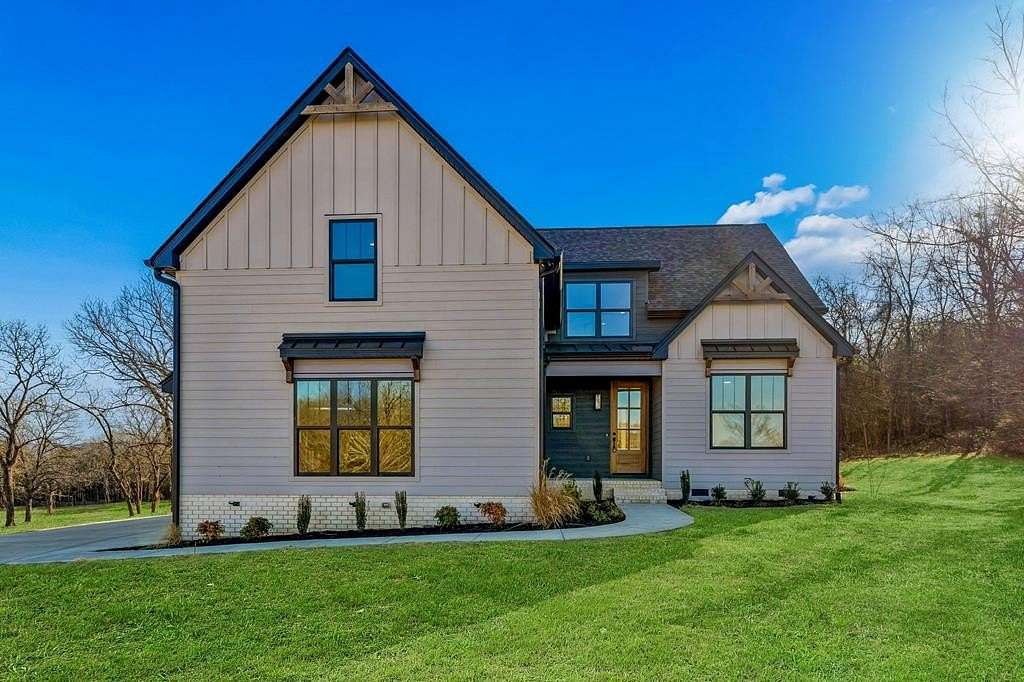 5 Acres of Land with Home for Sale in Lebanon, Tennessee