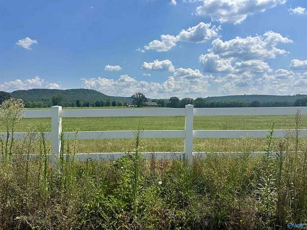 4.58 Acres of Land for Sale in Tuscumbia, Alabama